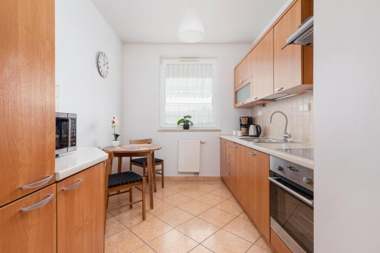 Cozy With Balcony Chmieleniec By Renters Apartament Kraków