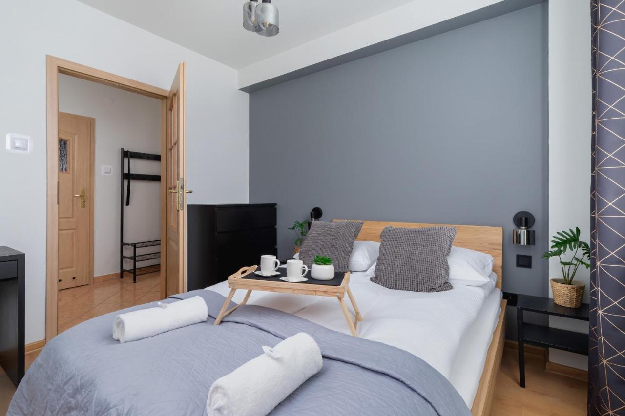 Cozy With Balcony Chmieleniec By Renters Apartament